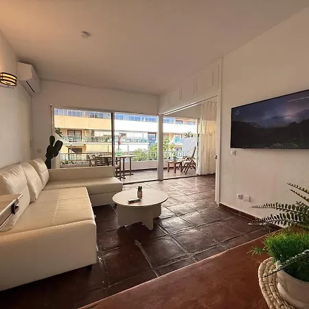 Bliss Apartment, Terrace, Pool & Apartmán